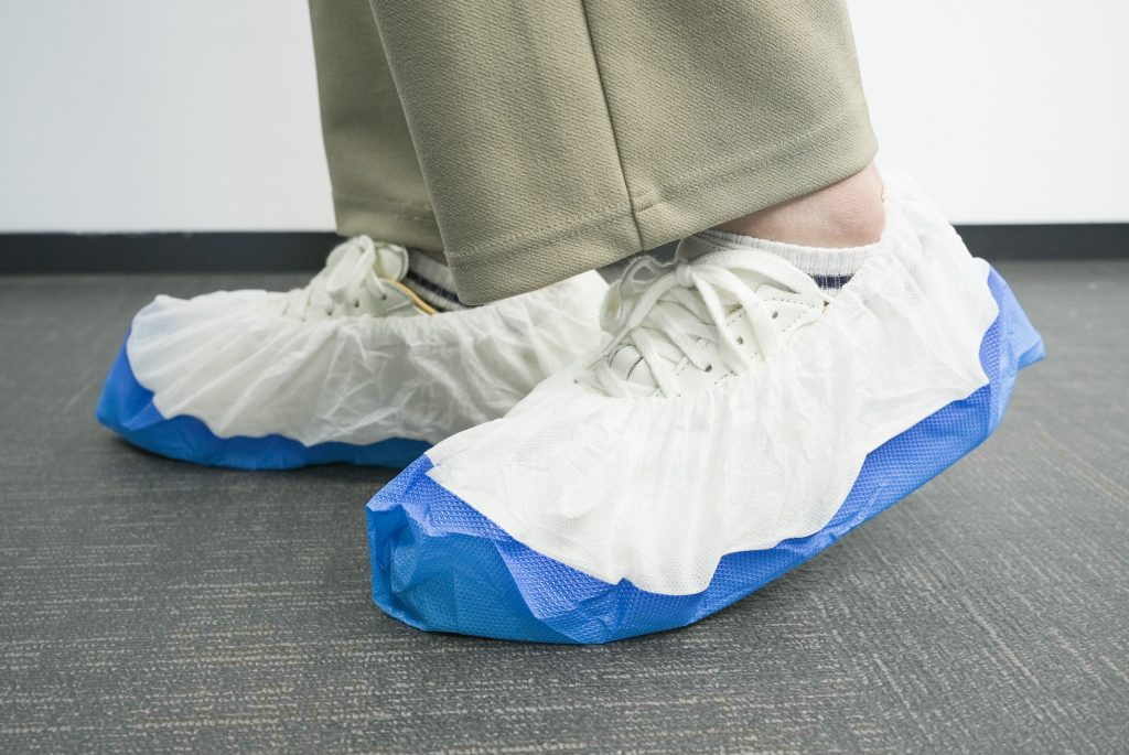 How to choose how CPE shoe covers